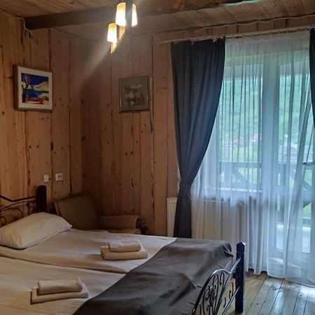 Gutsulska Rodzynka Hotel Yaremche Bagian luar foto