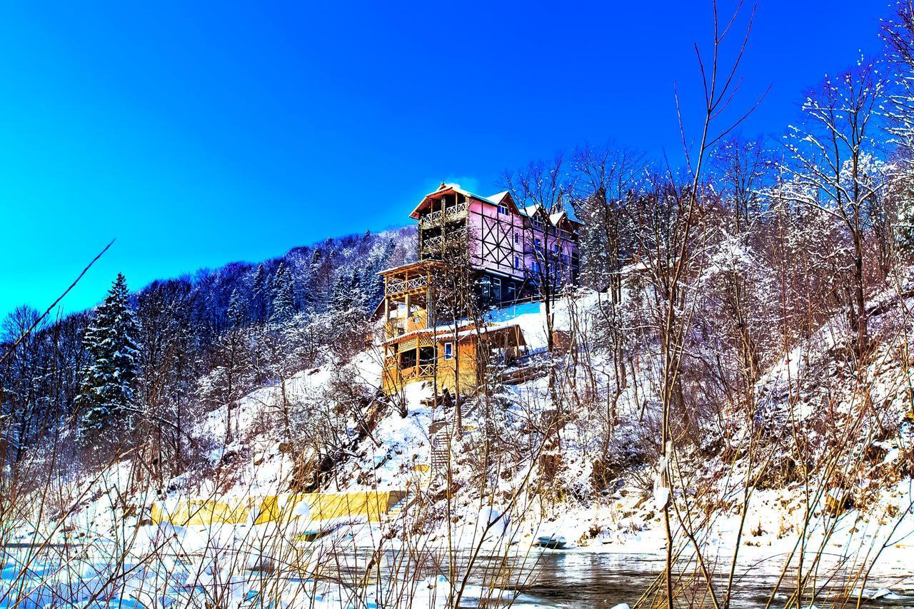 Gutsulska Rodzynka Hotel Yaremche Bagian luar foto