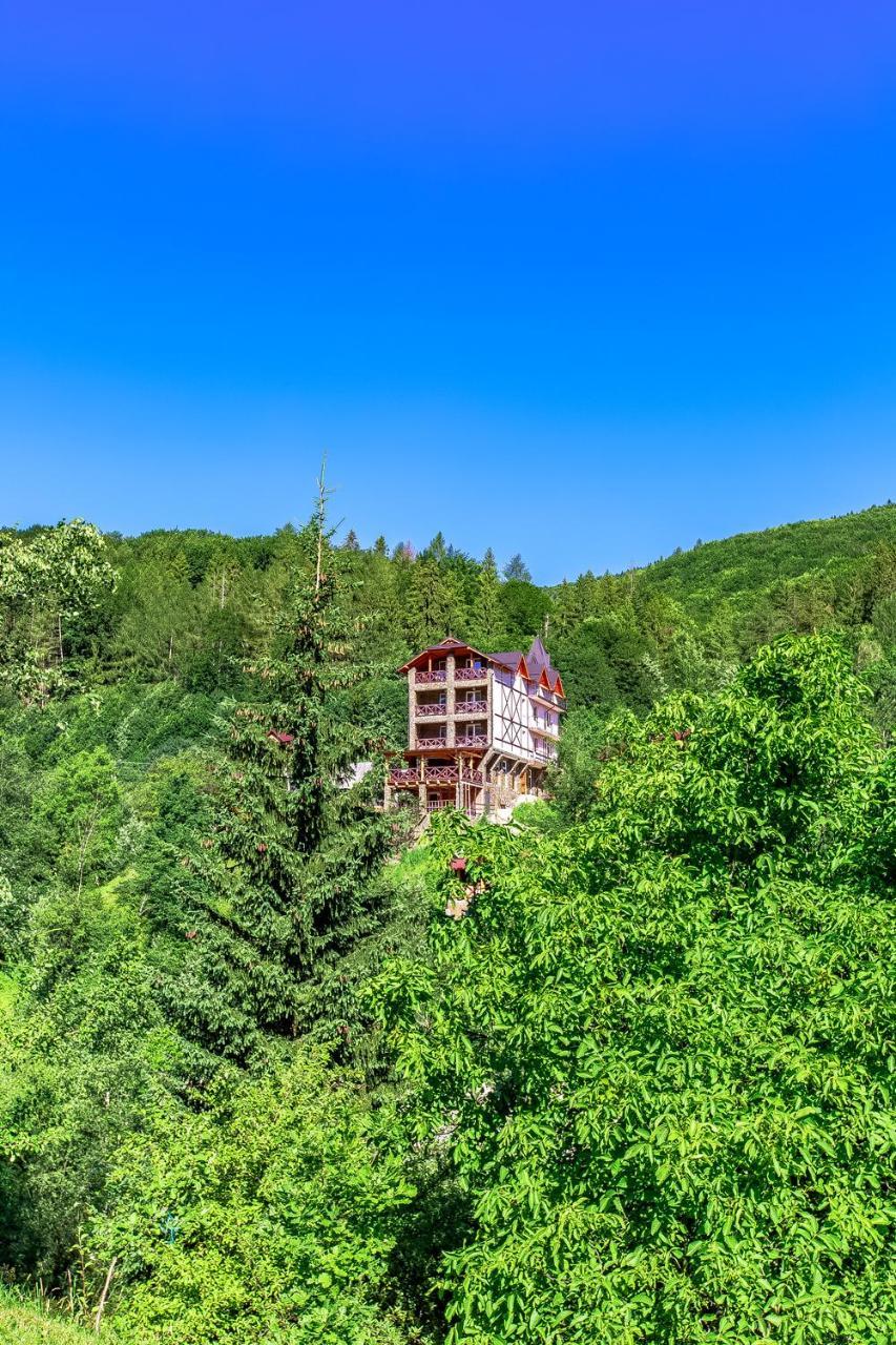 Gutsulska Rodzynka Hotel Yaremche Bagian luar foto